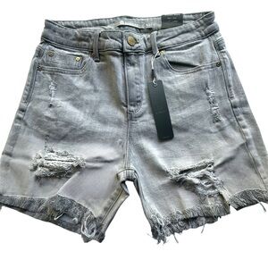 Tractr Women’s Brittany Slim Fit Mid Rise Gray Distressed Jean Shorts Size 4 NWT
